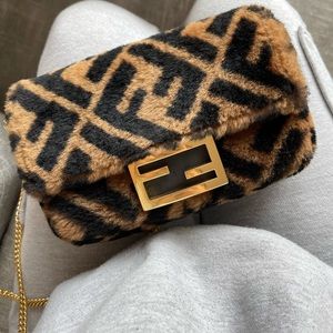 Fendi baguette NM bag shearling mini